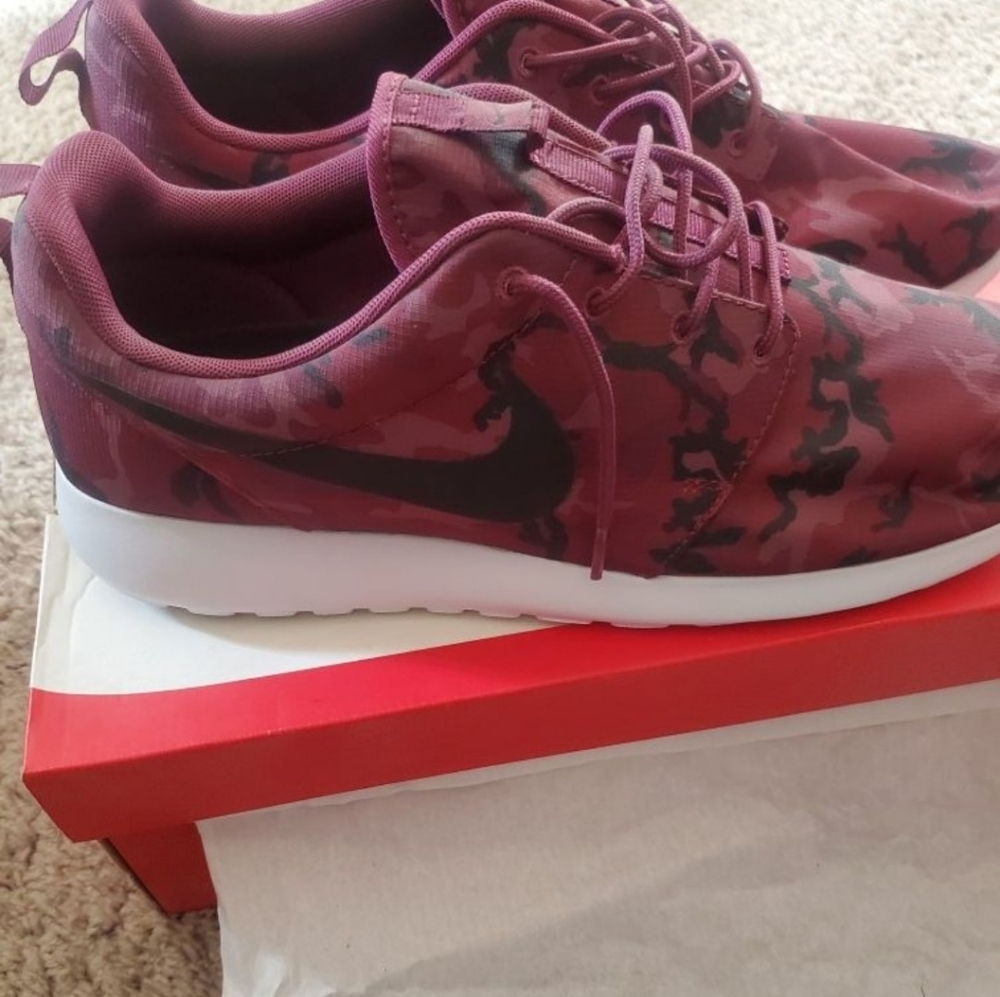 Nike Roshe run camo and army green